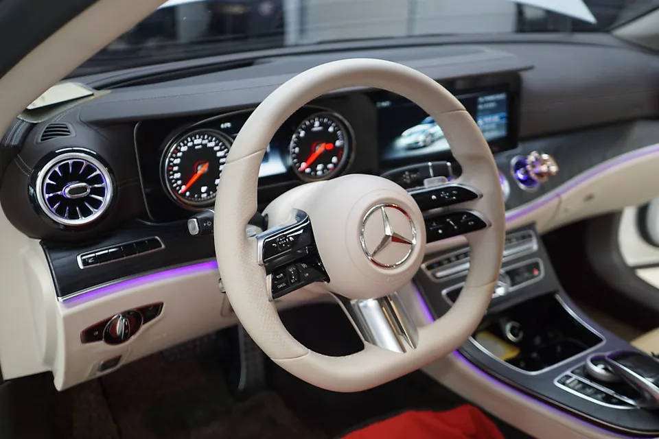 Mercedes-Benz E-Class Coupe ambient lighting - Mercedes-Benz E-Class Coupe Ambient Lighting Upgrade photo 4