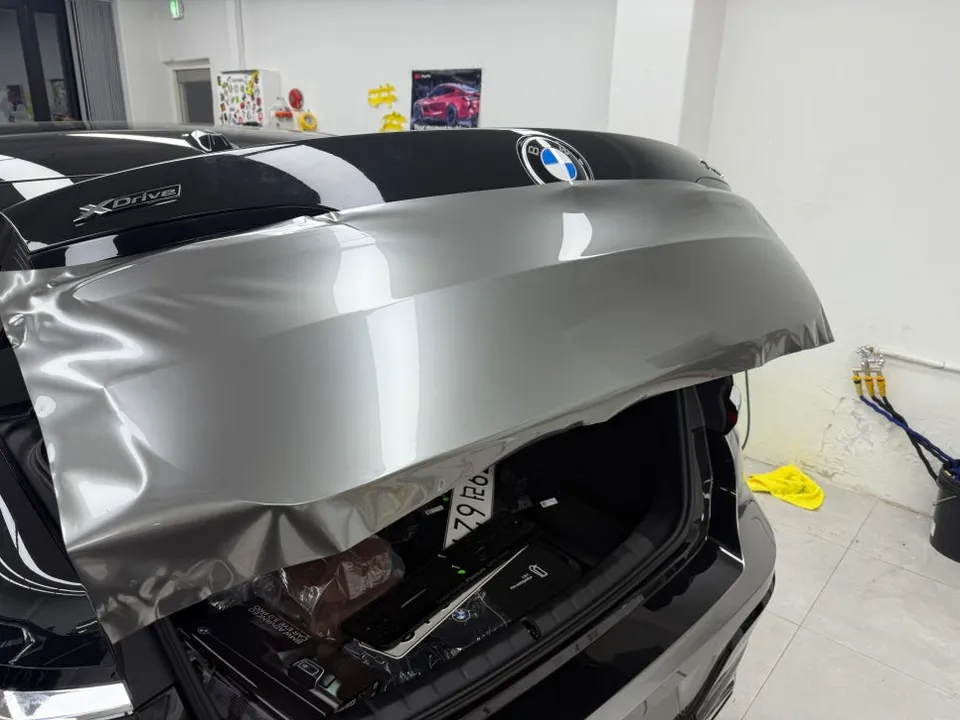 BMW 7 Seriesのカーラッピング事例|費用目安・仕上がり 施工写真 2-3