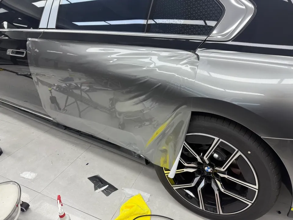 BMW 7 Seriesのカーラッピング事例|費用目安・仕上がり 施工写真 3-3