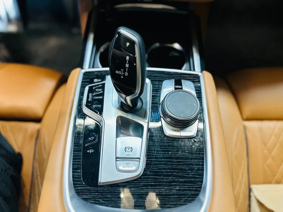 BMW 7 Series ambient lighting - BMW 7 Series Ambient Lighting Review — Cost & Results photo 4