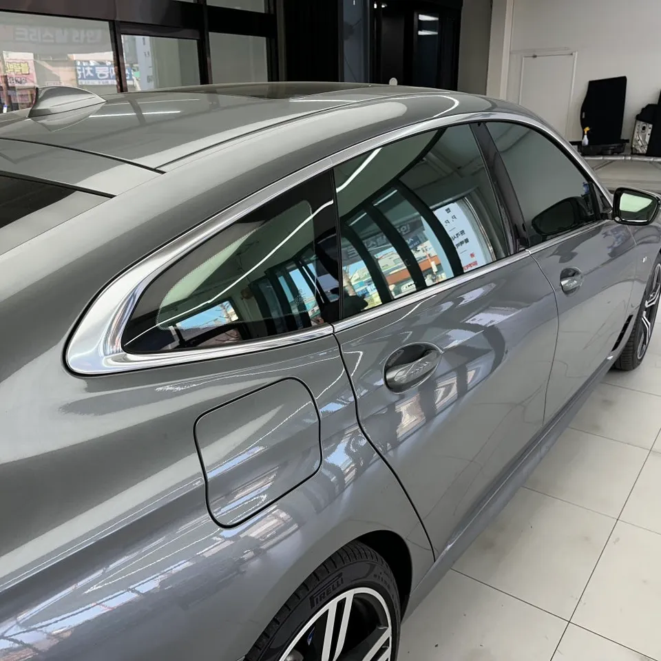 BMW 6 Series GTのカーラッピング事例｜クロームモールをブラック化 施工写真 2-1
