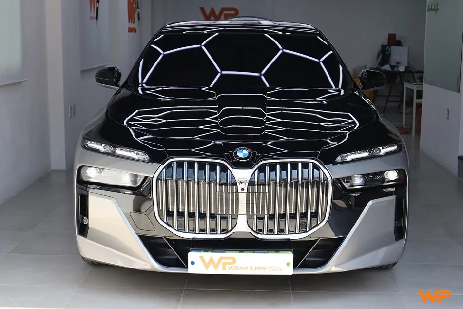 BMW 7 Seriesのツートンラッピング事例|費用目安・仕上がり 施工写真 2-2