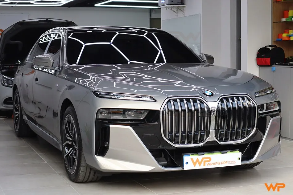 BMW 7 Seriesのツートンラッピング事例|費用目安・仕上がり 施工写真 1-3