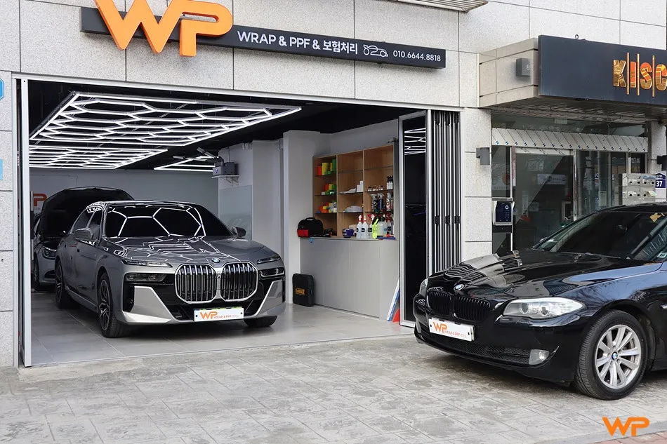 BMW 7 Seriesのツートンラッピング事例|費用目安・仕上がり 施工写真 2-3
