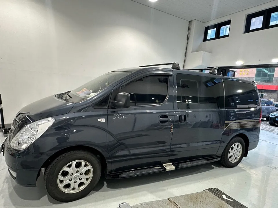 Hyundai Starexのカーフィルム施工事例｜熱遮断効果と費用目安 施工写真 2-1