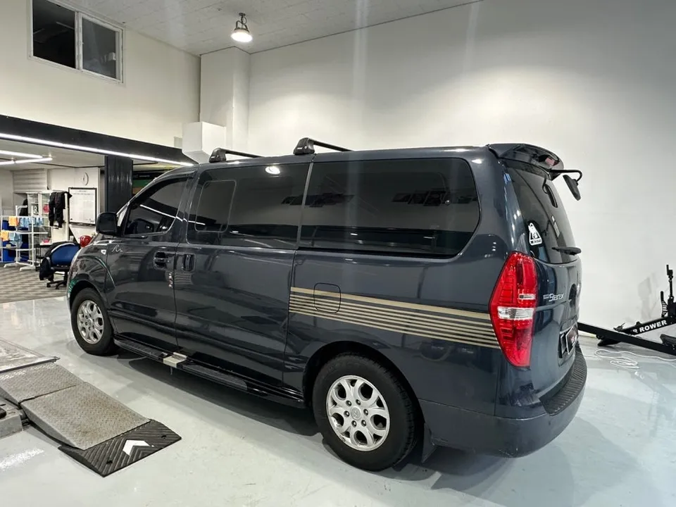 Hyundai Starexのカーフィルム施工事例｜熱遮断効果と費用目安 施工写真 1-2