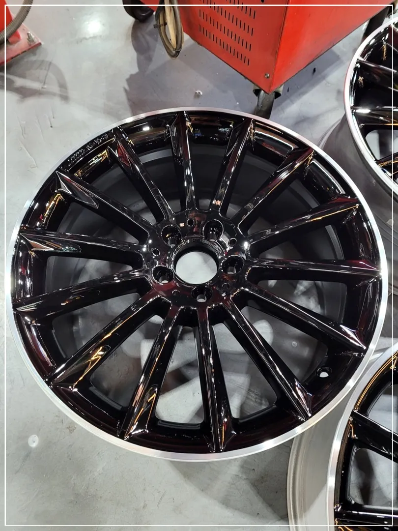 Mercedes-Benzのホイールリペア・塗装事例 施工写真 1-3