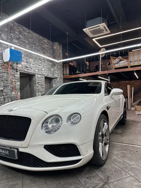 Mercedes-Benz Continental GTのカーラッピング事例|高光沢ホワイト 施工写真 2-1