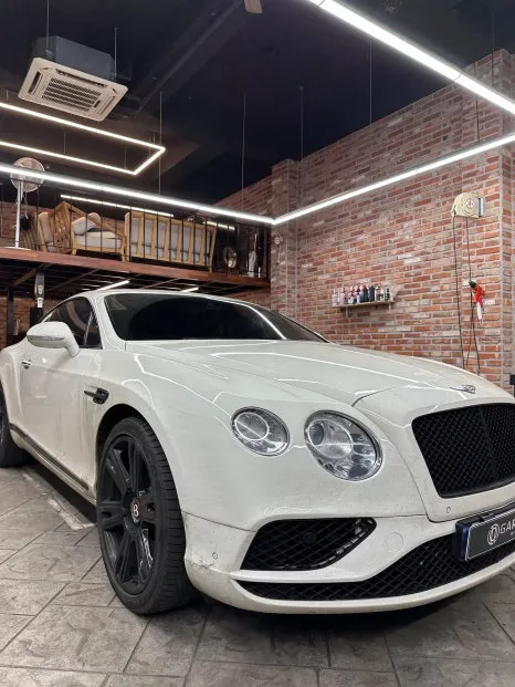 Mercedes-Benz Continental GTのカーラッピング事例|高光沢ホワイト 施工写真 3-1