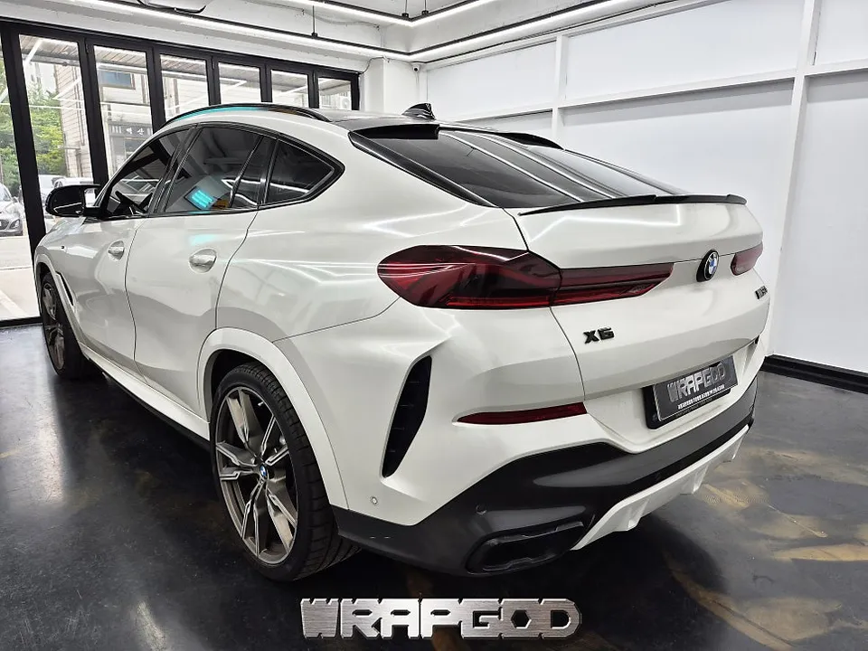 BMW X6のカーラッピング事例|ブラックPPFで高級感アップ 施工写真 3-1