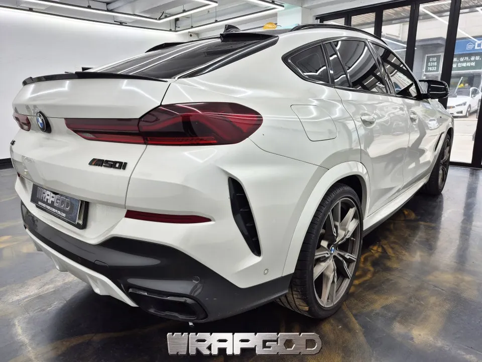 BMW X6のカーラッピング事例|ブラックPPFで高級感アップ 施工写真 1-2