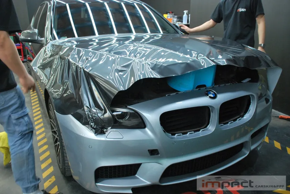 BMW 5 Seriesのカーラッピング事例|費用目安・仕上がり 施工写真 3-1