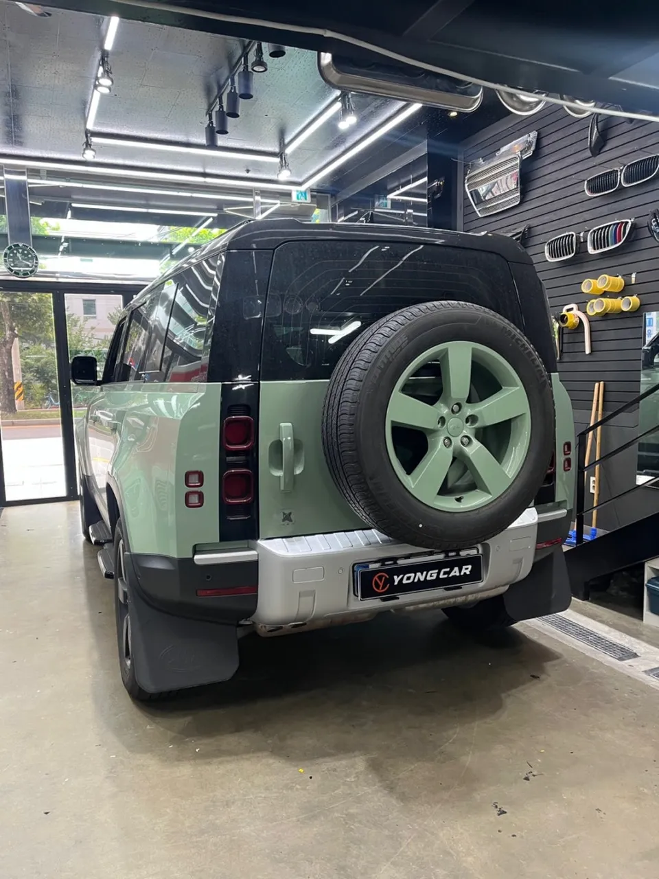 Land Rover DefenderのPPF施工事例|費用目安・仕上がり 施工写真 2-1