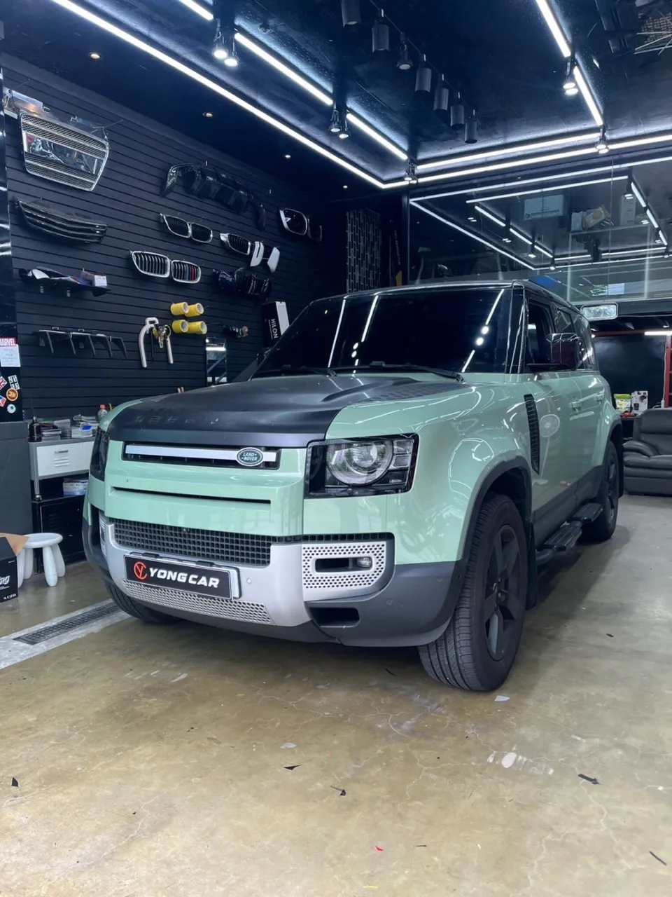 Land Rover DefenderのPPF施工事例|費用目安・仕上がり 施工写真 4-1