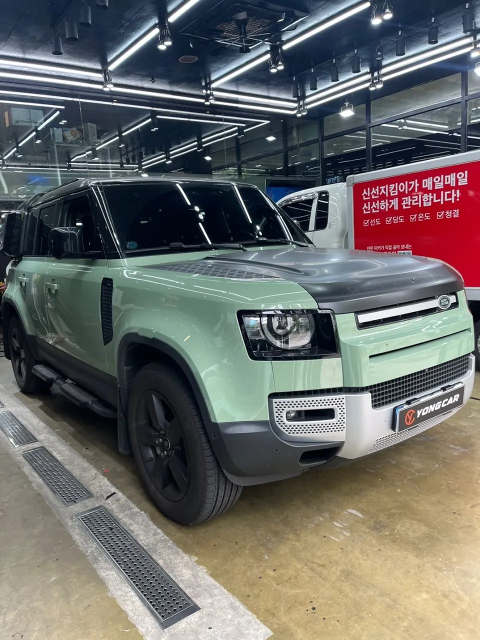 Land Rover DefenderのPPF施工事例|費用目安・仕上がり 施工写真 1-2