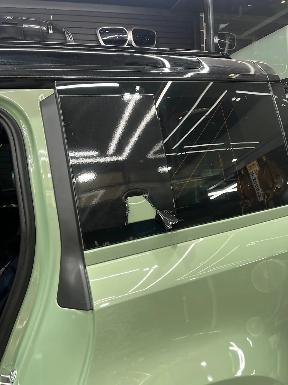 Land Rover DefenderのPPF施工事例|費用目安・仕上がり 施工写真 1-3