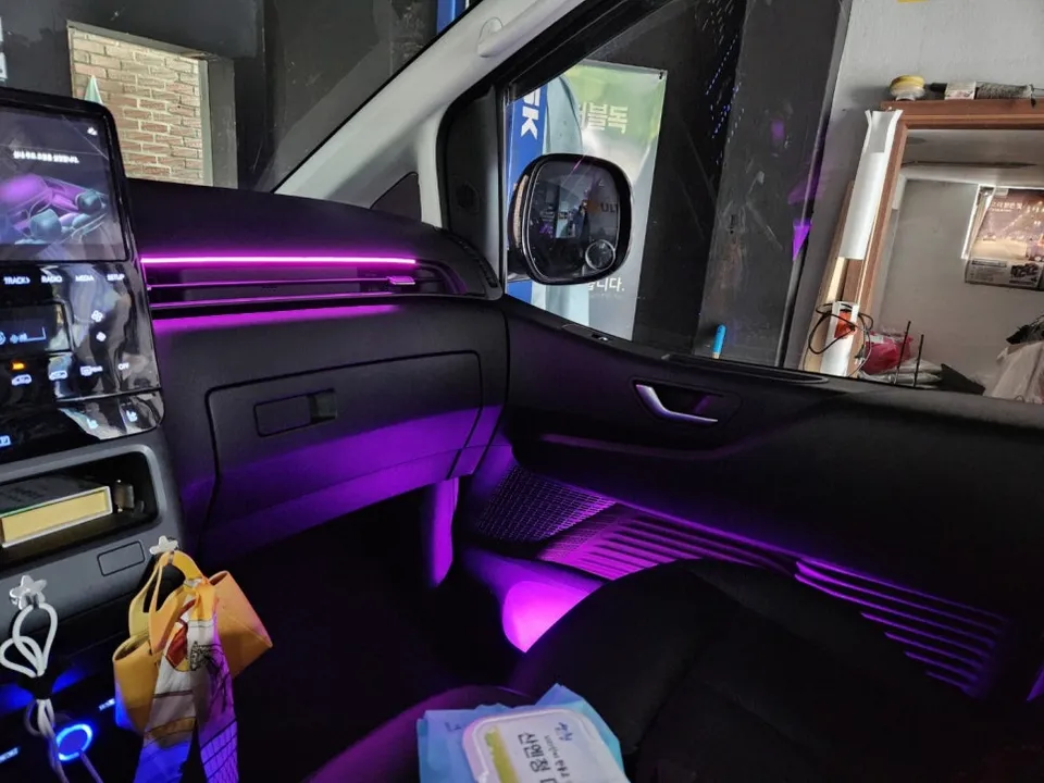 Hyundai Staria ambient lighting - Hyundai Staria Ambient Lighting Review: Enhanced Interior Mood photo 5