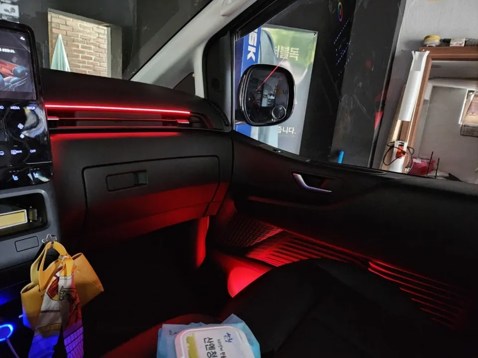 Hyundai Staria ambient lighting - Hyundai Staria Ambient Lighting Review: Enhanced Interior Mood photo 6