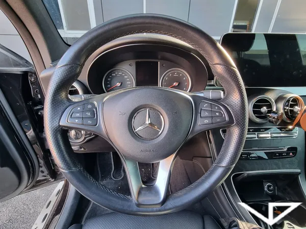 Mercedes-Benz GLC 300 interior customization - Mercedes-Benz GLC 300 Interior Customization Review photo 4
