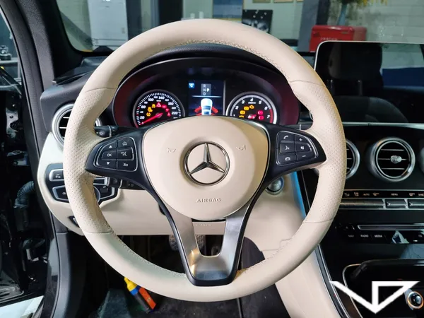 Mercedes-Benz GLC 300 interior customization - Mercedes-Benz GLC 300 Interior Customization Review photo 5