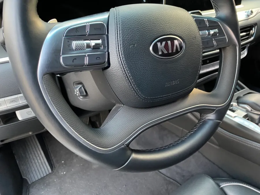 Kia K900のカーラッピング事例 施工写真 1-2