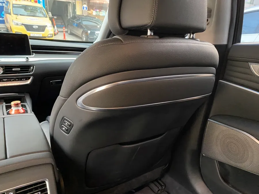 Kia K900のカーラッピング事例 施工写真 4-2