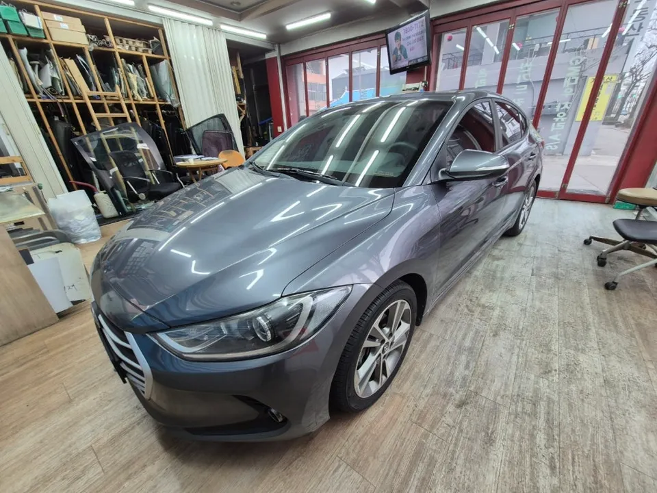Hyundai Elantraのカーフィルム施工事例|費用目安・仕上がり 施工写真 2-1