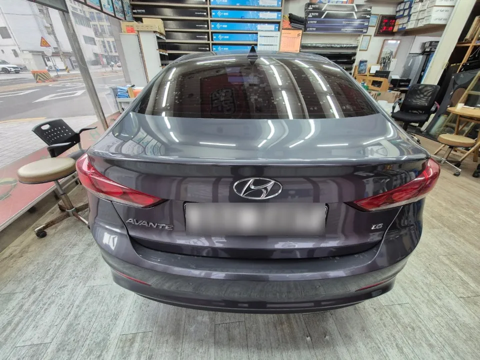 Hyundai Elantraのカーフィルム施工事例|費用目安・仕上がり 施工写真 3-1