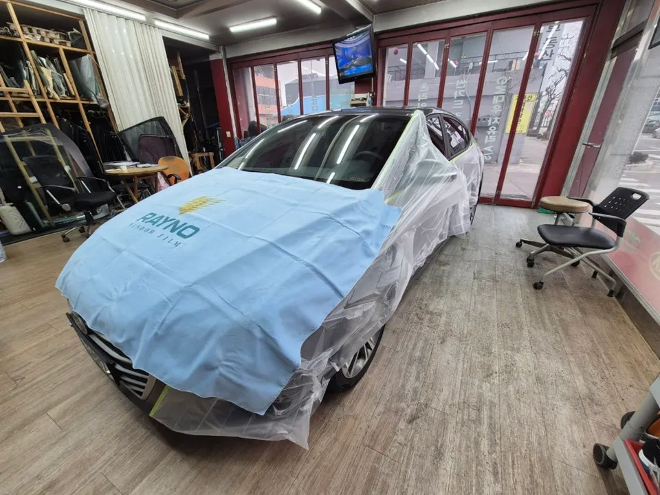 Hyundai Elantraのカーフィルム施工事例|費用目安・仕上がり 施工写真 1-3