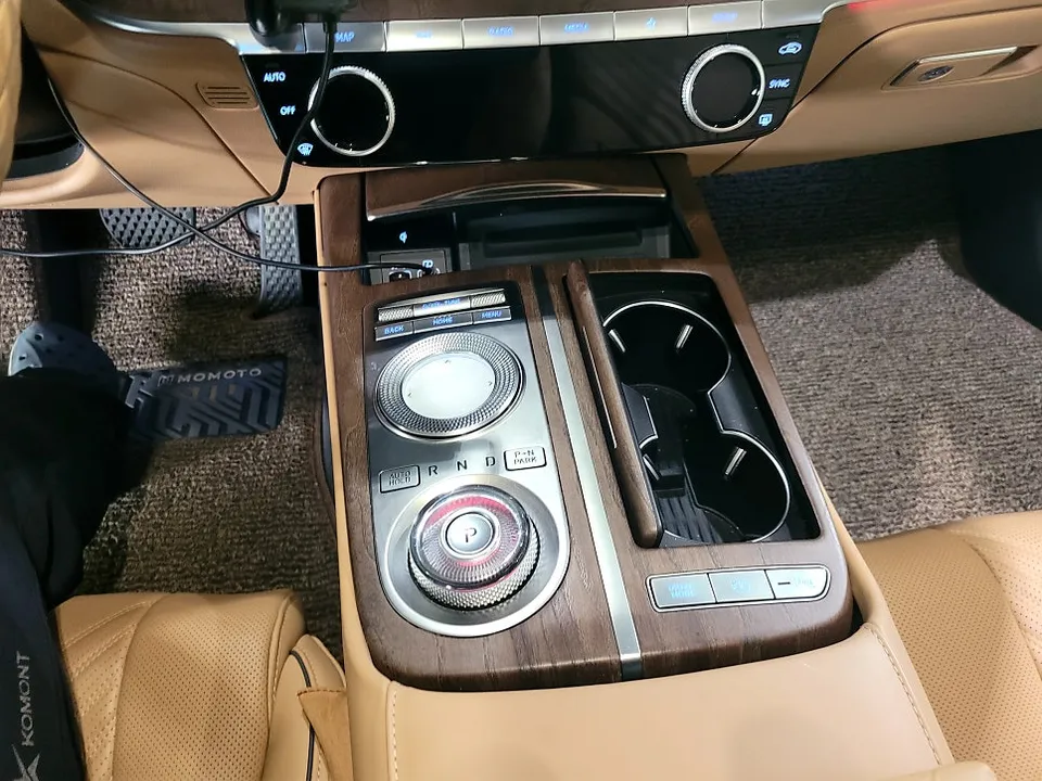 Genesis G80 RG3 oem options - Genesis G80 RG3 OEM Options Review — Enhanced Interior photo 3