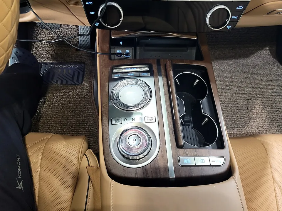 Genesis G80 RG3 oem options - Genesis G80 RG3 OEM Options Review — Enhanced Interior photo 4
