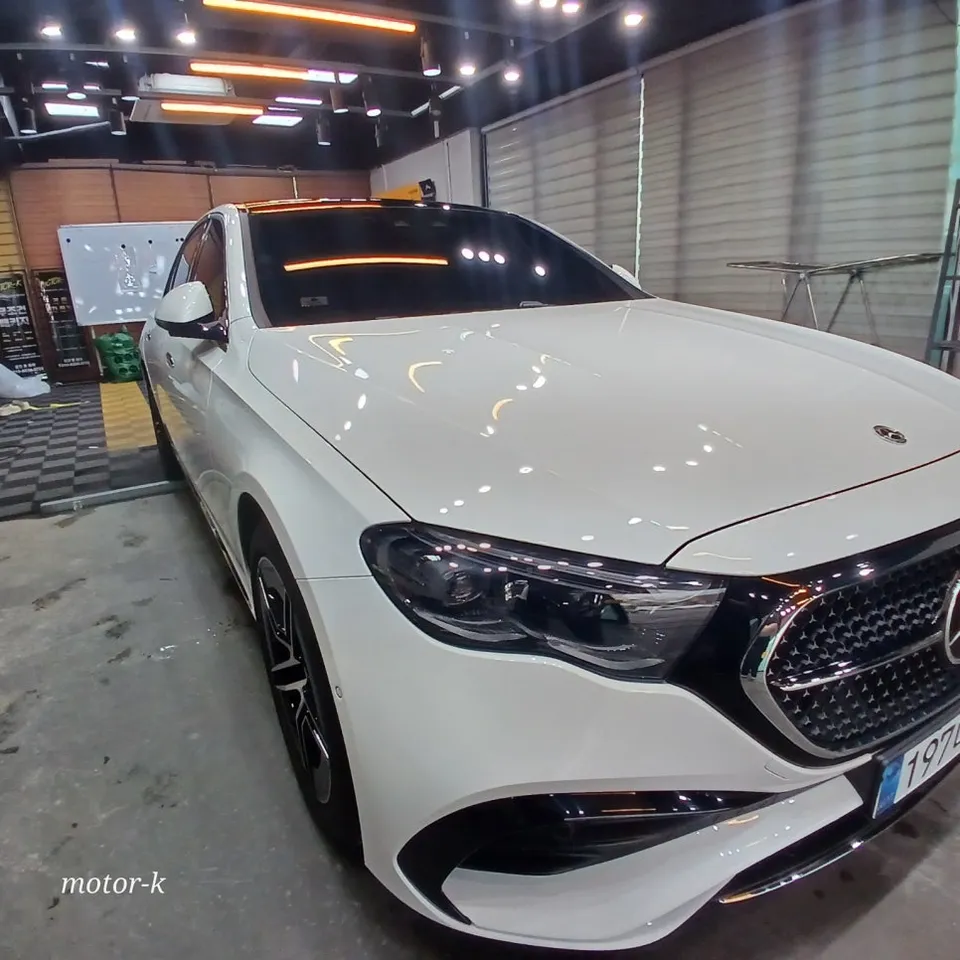 Mercedes-Benz E-Classのガラスコーティング事例 施工写真 1-3