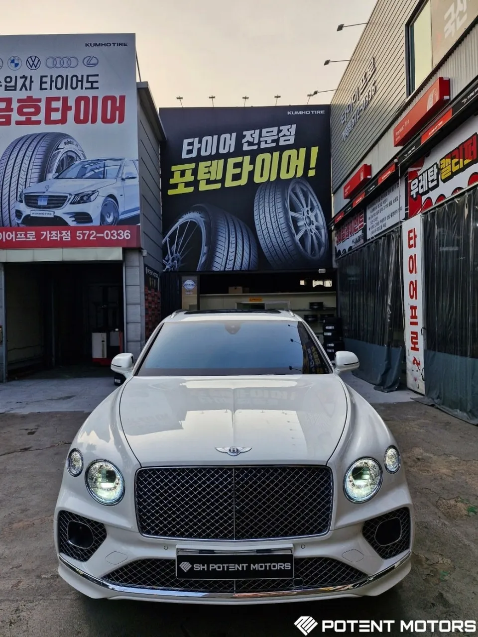 Bentley Bentaygaのホイールリペア・塗装事例 施工写真 3-1