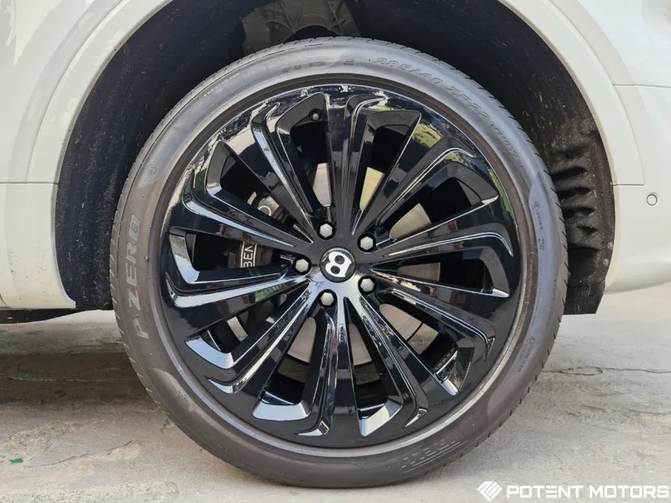 Bentley Bentaygaのホイールリペア・塗装事例 施工写真 4-1