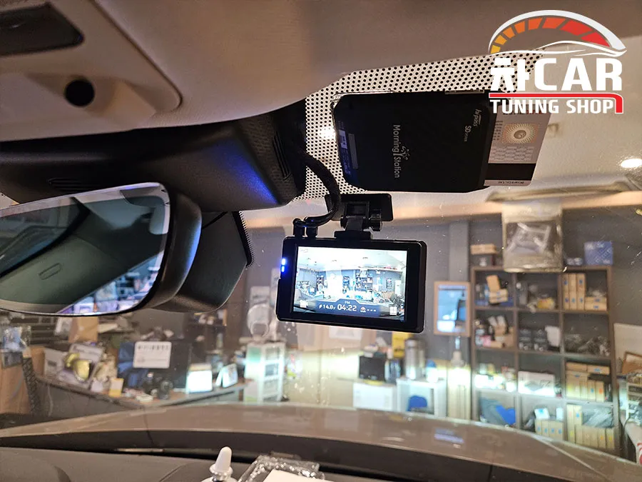Land Rover Discovery dash cam - Land Rover Discovery Dash Cam Installation - FineVu LXQ700 Power photo 4