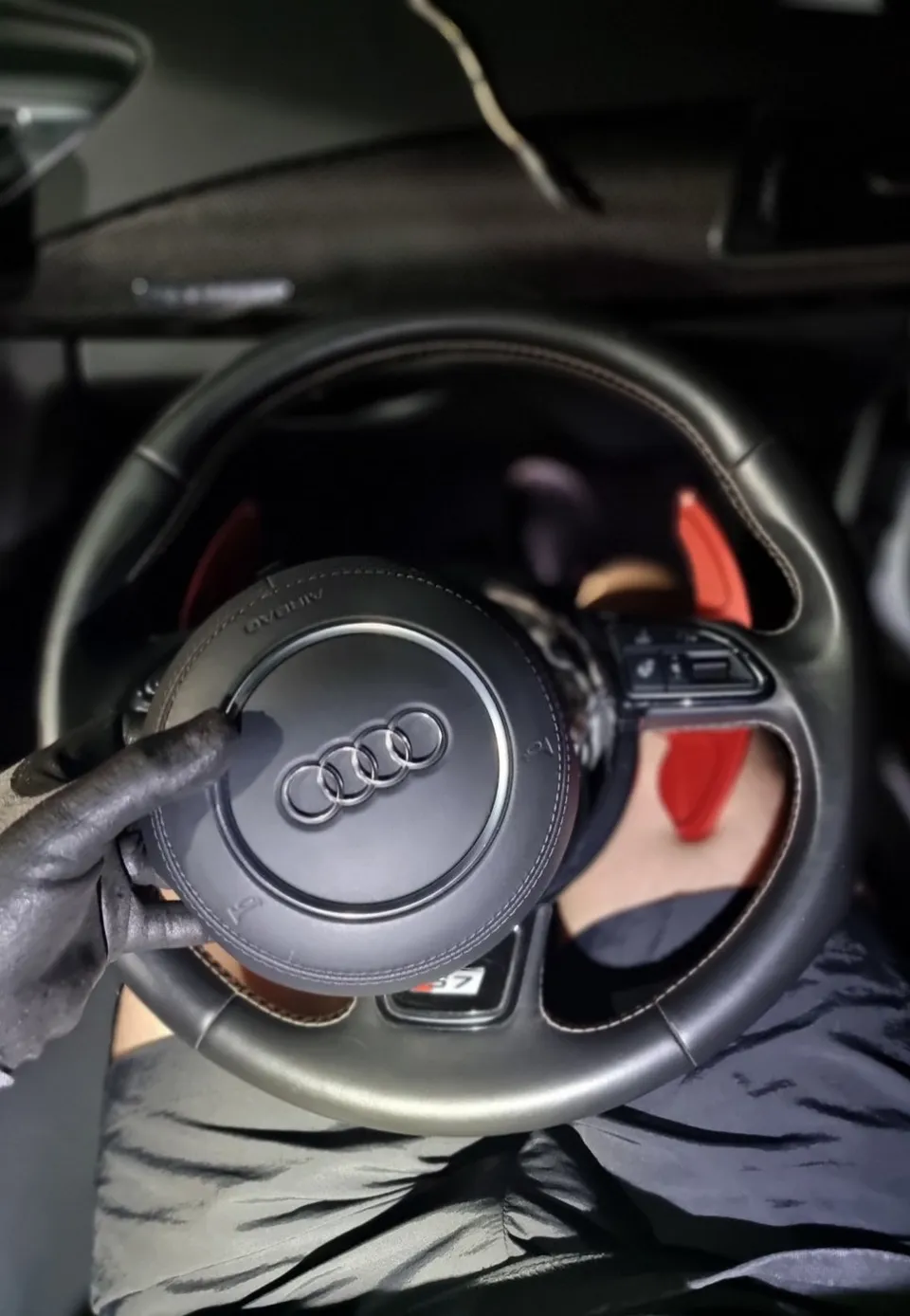 Audi S7 steering wheel - Audi S7 Carbon Steering Wheel Customization Review photo 4