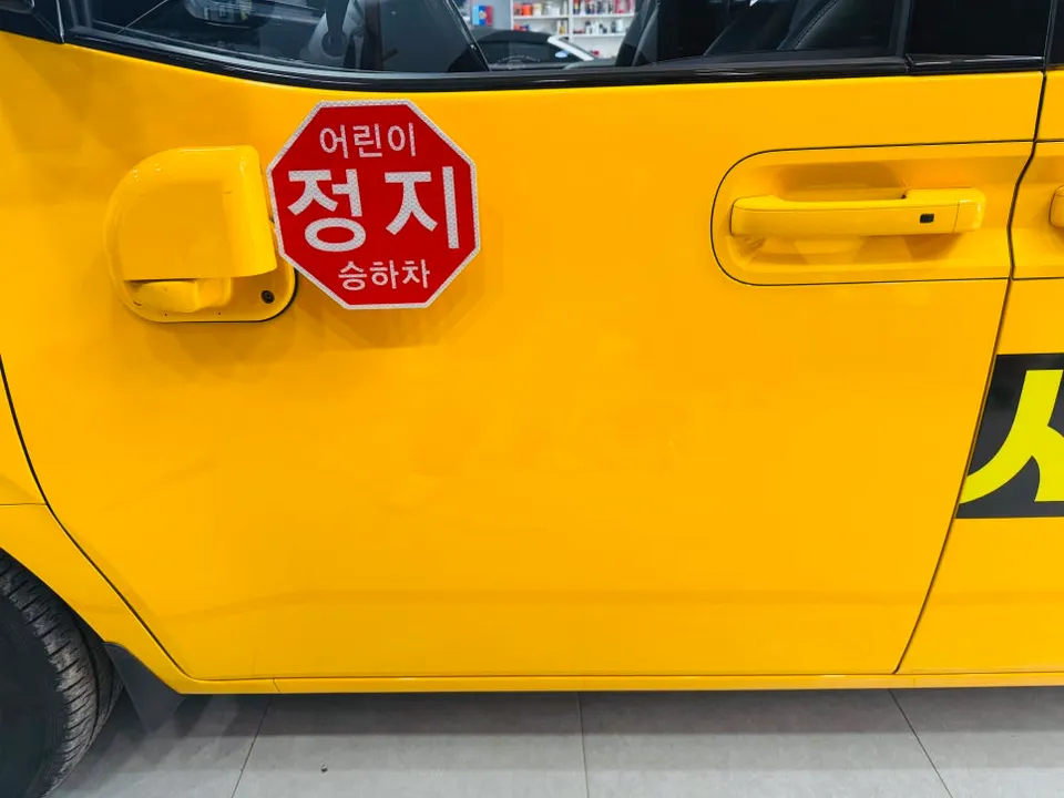 Hyundai Stariaのカーラッピング事例|費用目安・仕上がり 施工写真 2-2