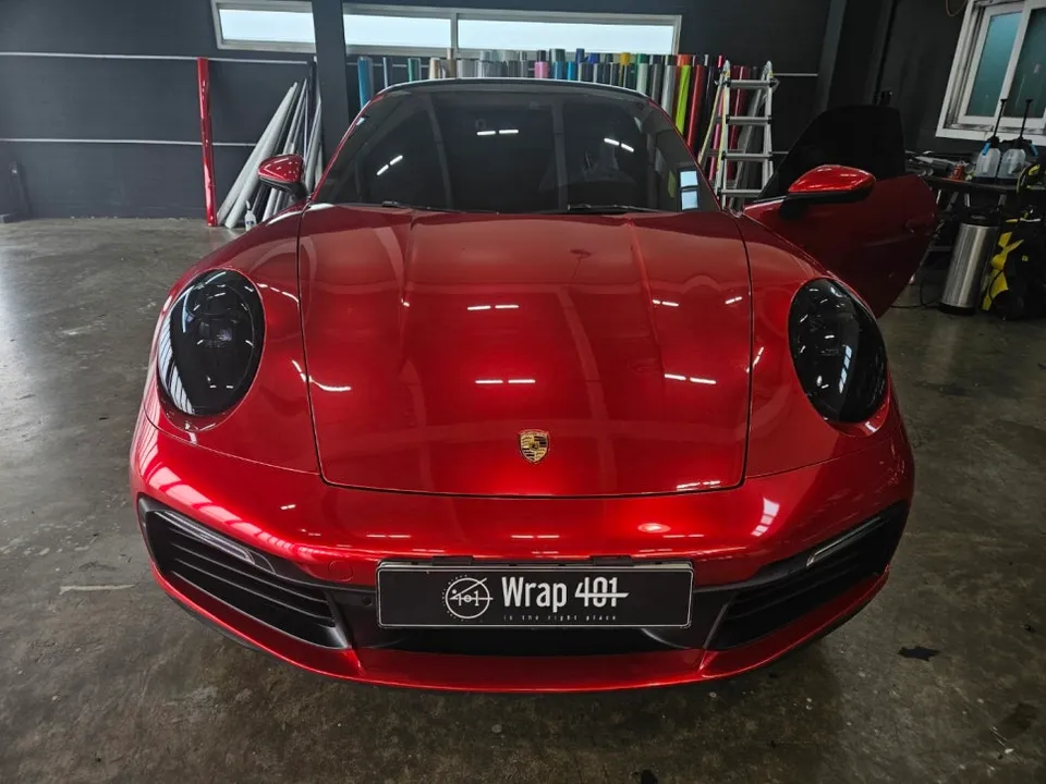 ポルシェ 911 992 カーラッピング事例|キャンディレッド 施工写真 1-3