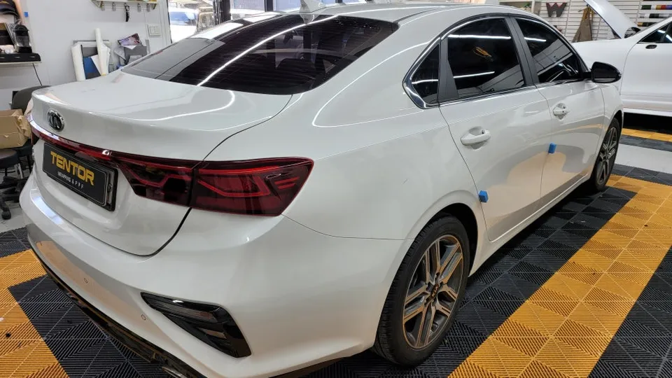 Hyundai Elantraのガラスコーティング事例|費用目安・仕上がり 施工写真 3-1