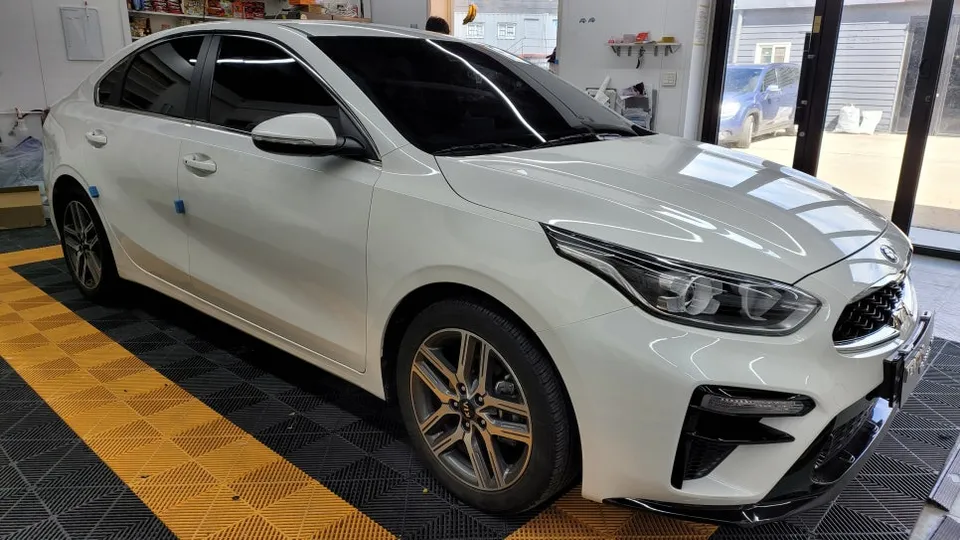 Hyundai Elantraのガラスコーティング事例|費用目安・仕上がり 施工写真 1-2