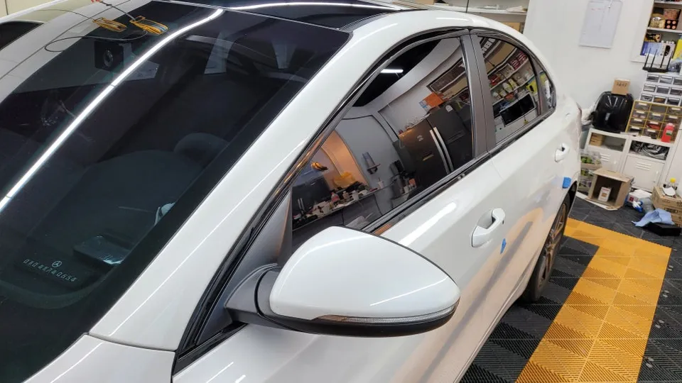 Hyundai Elantraのガラスコーティング事例|費用目安・仕上がり 施工写真 2-3