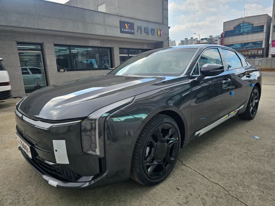 Kia K8 window tinting - Kia K8 Window Tinting Review: Huper Optik Installation photo 4