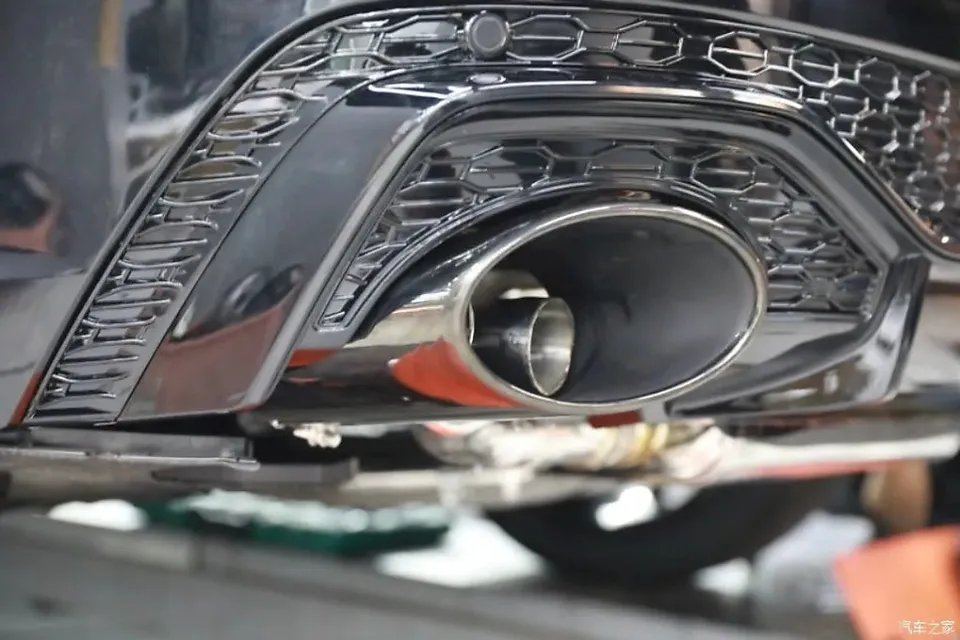 Audi Q8 body kit - Audi Q8 Body Kit Installation Review photo 5