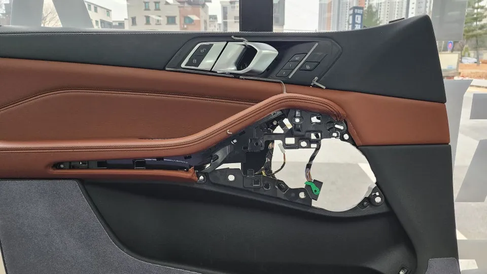 BMW X7 ambient lighting - BMW X7 Ambient Lighting Review — Elevate Your Night Drives photo 4