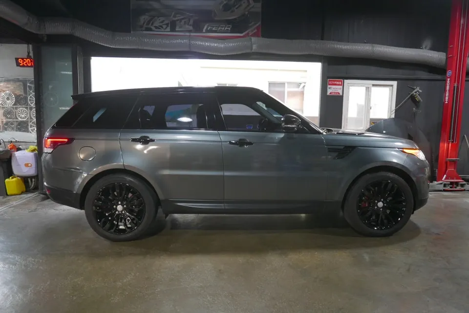 Land Rover Range Rover Sportのホイールリペア・塗装事例 施工写真 2-1