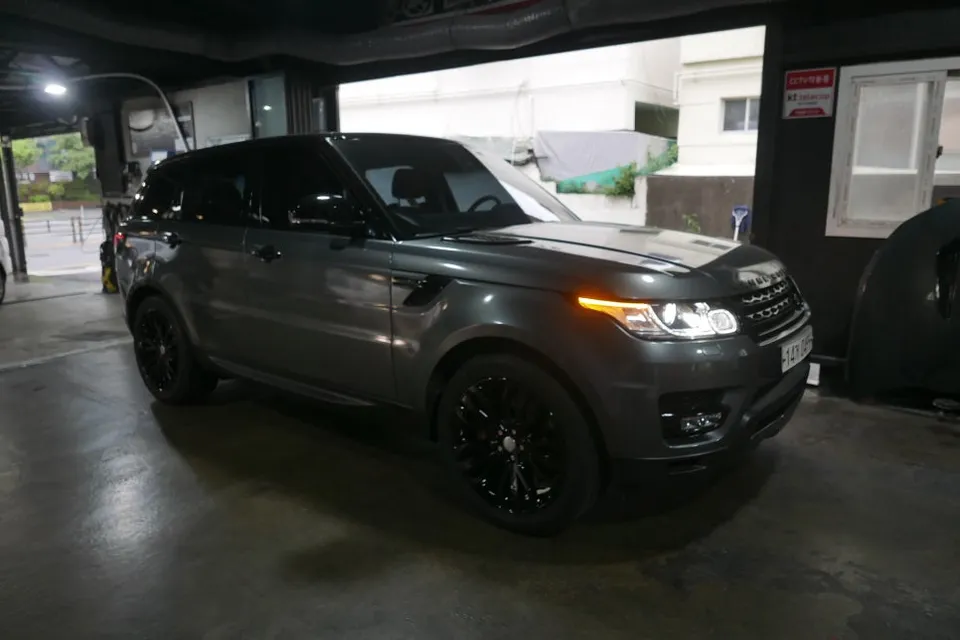 Land Rover Range Rover Sportのホイールリペア・塗装事例 施工写真 1-3