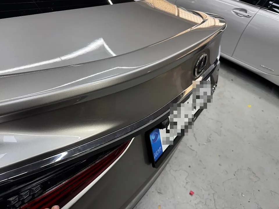 Lexus ES 300hのドライブレコーダー取付事例|後方視界改善 施工写真 1-2
