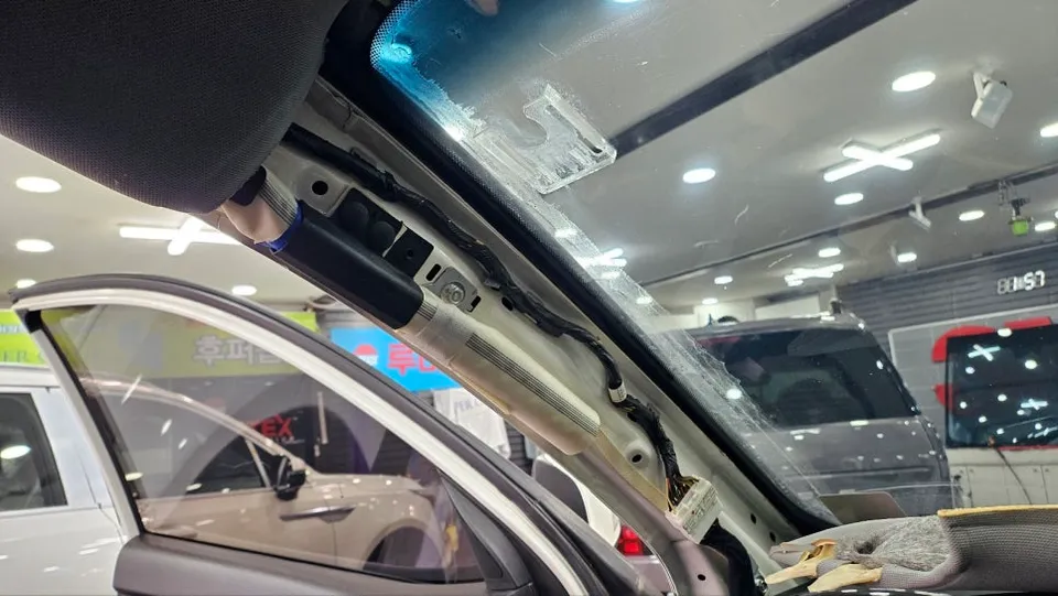 BMW X7 dash cam - BMW X7 Dash Cam Installation Review — Cost & Results photo 4