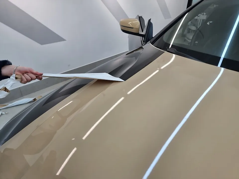 BMW 4 Seriesのカーラッピング事例|バトルグリーン 施工写真 3-2