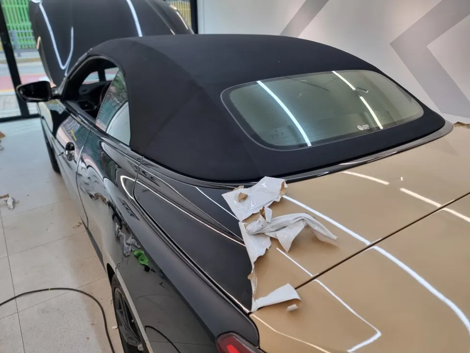 BMW 4 Seriesのカーラッピング事例|バトルグリーン 施工写真 2-3
